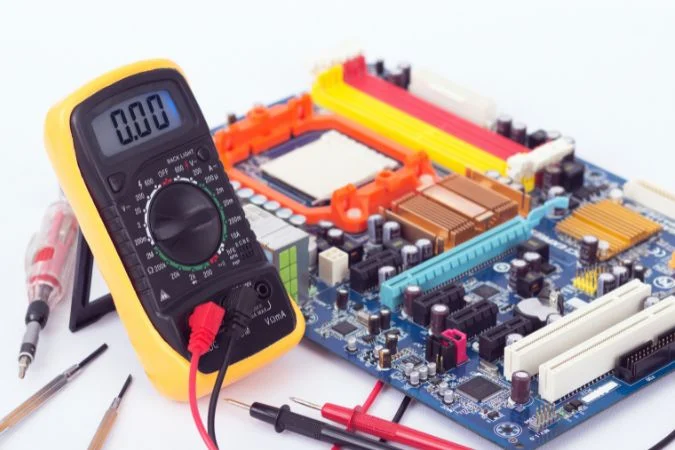À quoi sert un voltmètre ?